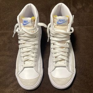 Women’s Nike Blazer Mid Lx White Size 7.5